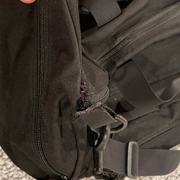 Supreme Duffel - Picture 4 of 6